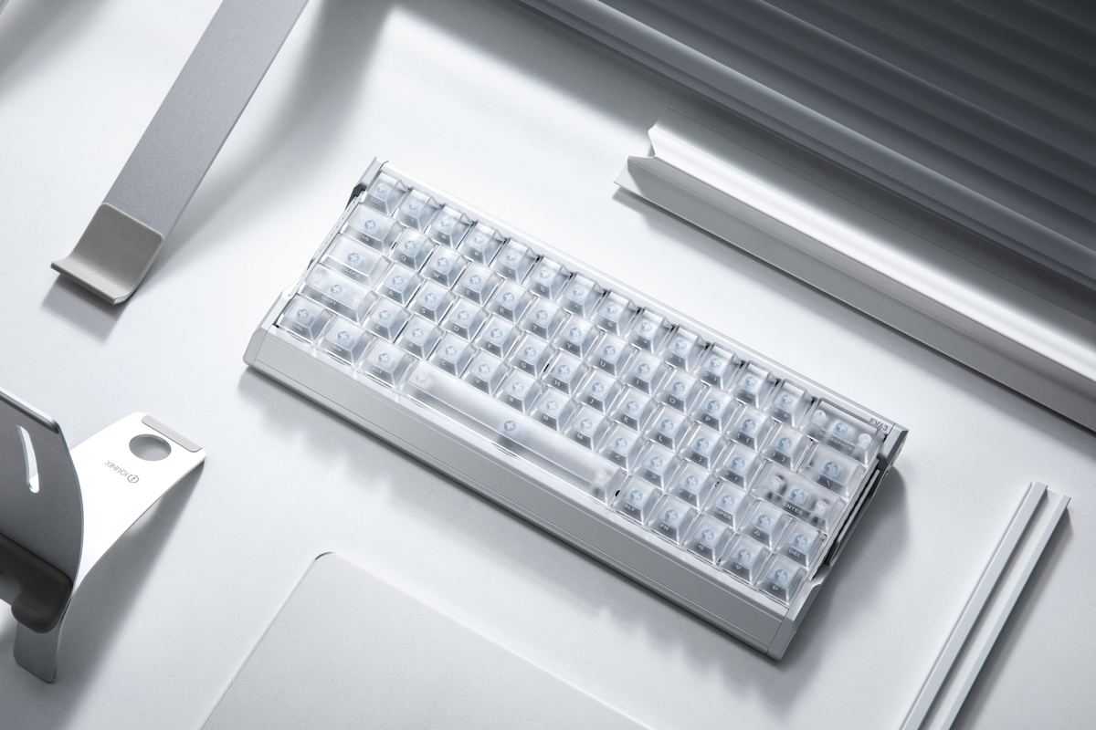 Silver IQUNIX EV63 HE keyboard with transparent keycaps